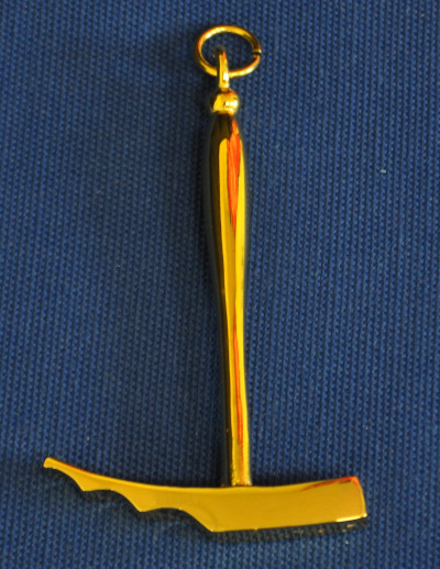 Craft Lodge Officers Collar Jewel - Jewellers Hammer (Scottish) - Gilt - Click Image to Close